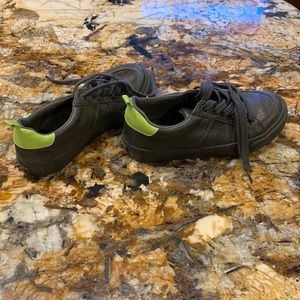 Boys size 2 tie shoe